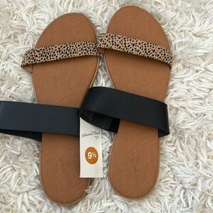 Brand new universal thread sandals